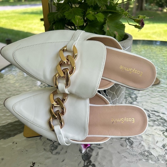 Easy Smile- White Mules with Gold Chain Size 7 - Picture 4 of 9